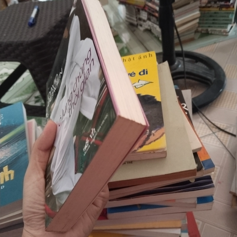 Ở lưng chừng thời gian  552183