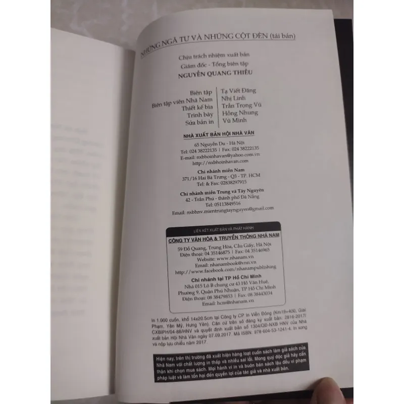 Sách: Những ngã tư và những cột đèn - TG: Trần Dần 732442