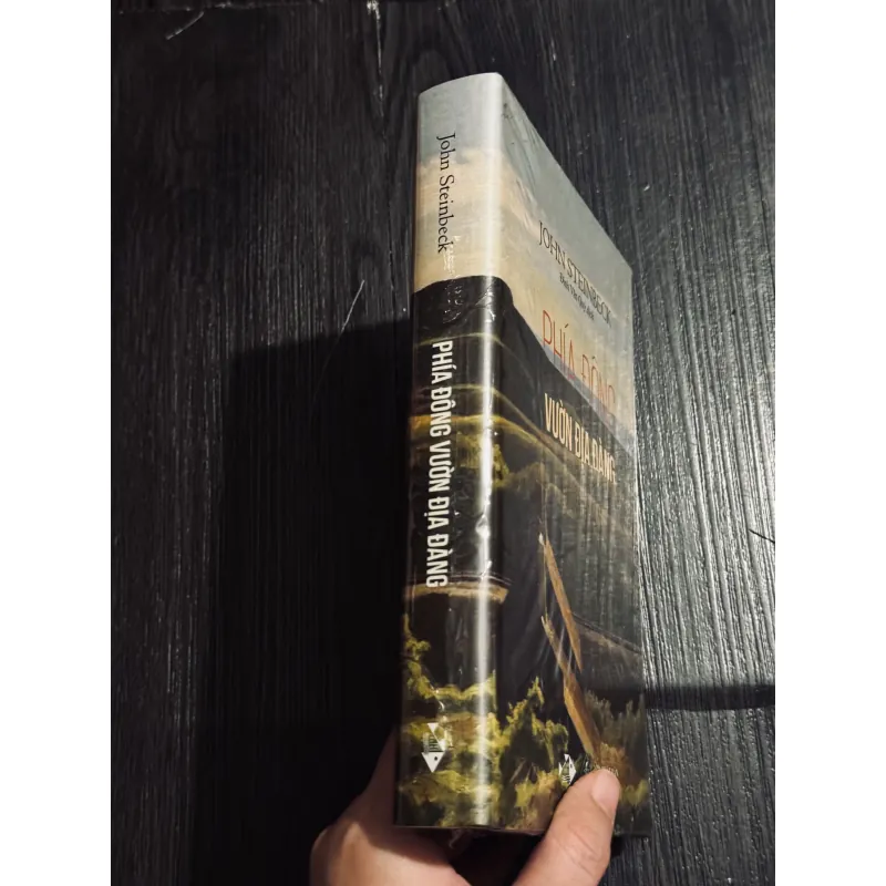 Phía đông vườn địa đàng (bìa cứng, seal) 745404