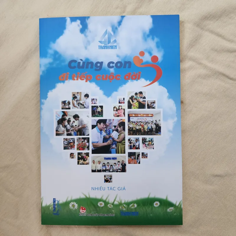 Cùng con đi tiếp cuộc đời | nhiều tác giả  1000137