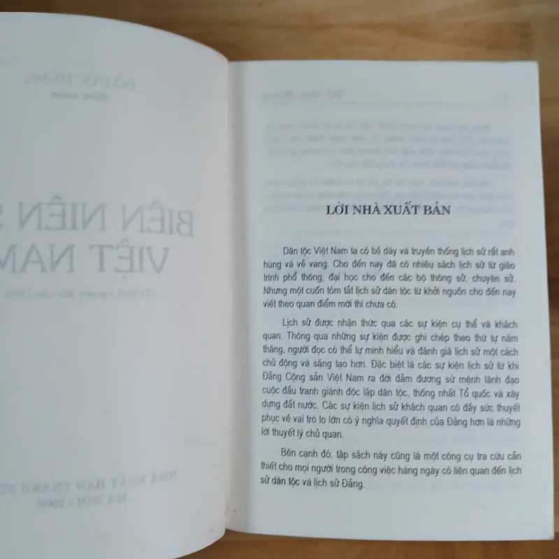 Biên Niên Sử Việt Nam & Tóm Tắt Niên Biểu Lịch Sử Việt Nam (2 Cuốn) 695489