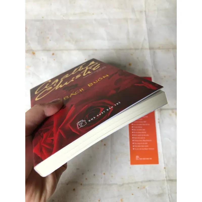 Cây Bách Buồn - Agatha Christie 783126