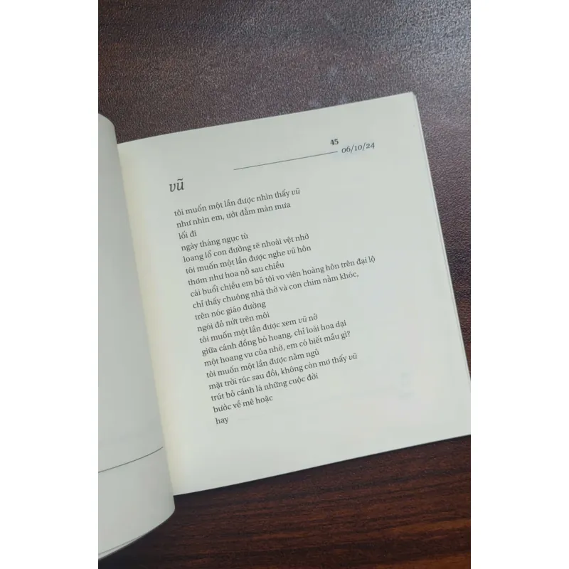 Tập thơ - Trong quán không người của mùa hè 1018997