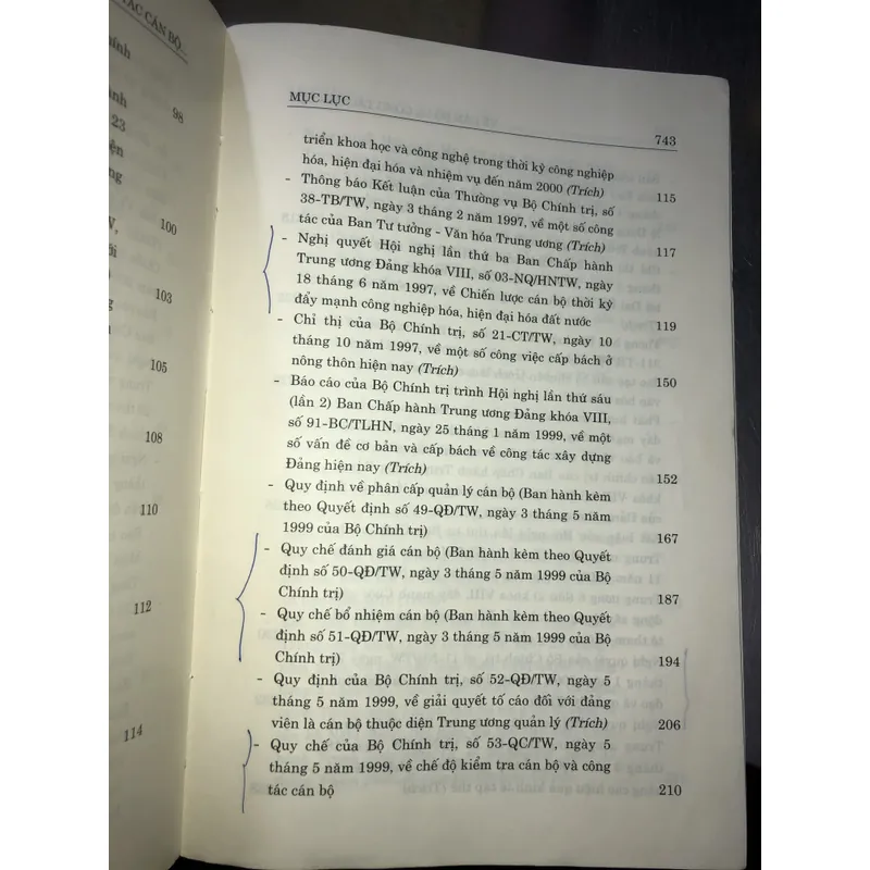 Về cán bộ và công tác cán bộ trong thời kỳ đổi mới  720303