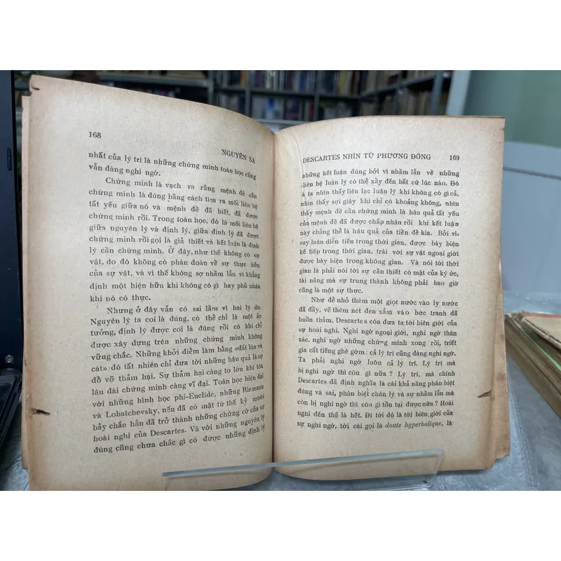 DESCARTES NHÌN TỪ PHƯƠNG ĐÔNG 704039