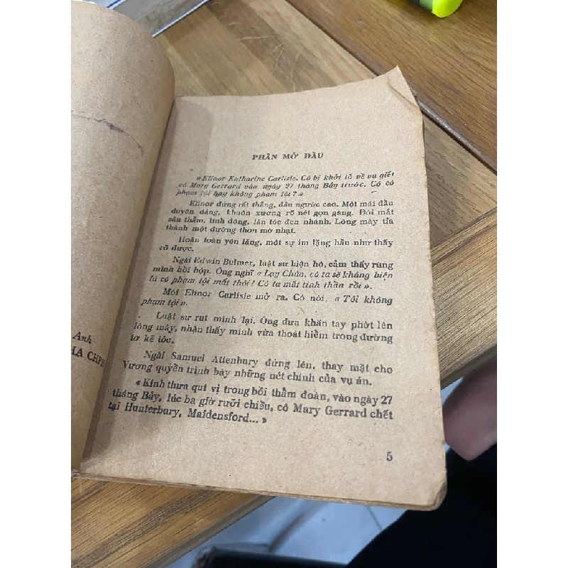 Cây bách buồn - Agatha Christie 523712