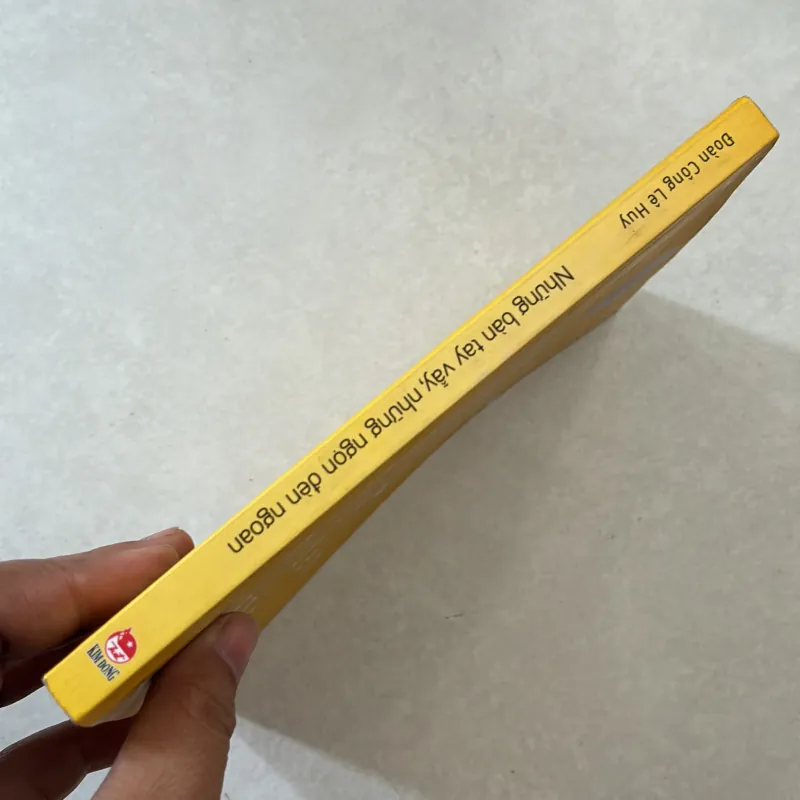 Những bàn tay vẫy, những ngọn đèn ngoan - đoàn công lê huy 760450