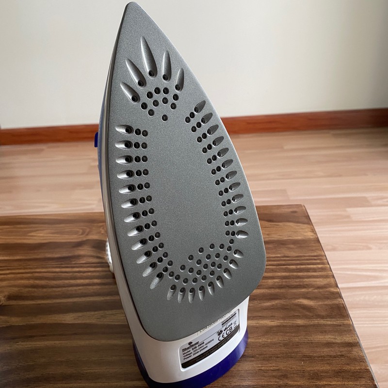 Bàn ủi hơi nước BlueStone SIB-3806 2400W ít xài còn rất mới 173320