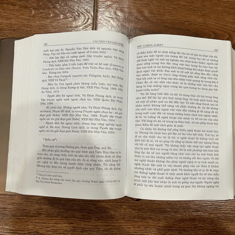 Các nhà văn giải Nobel  (10) 993051