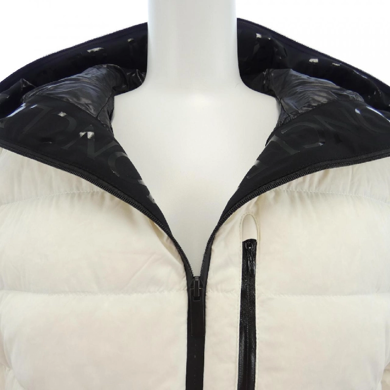 Áo khoác lông vũ MONCLER 640197