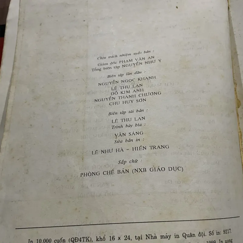 Giảng văn văn học Việt Nam;  xuất bản 1999; sách khổ lớn  679676