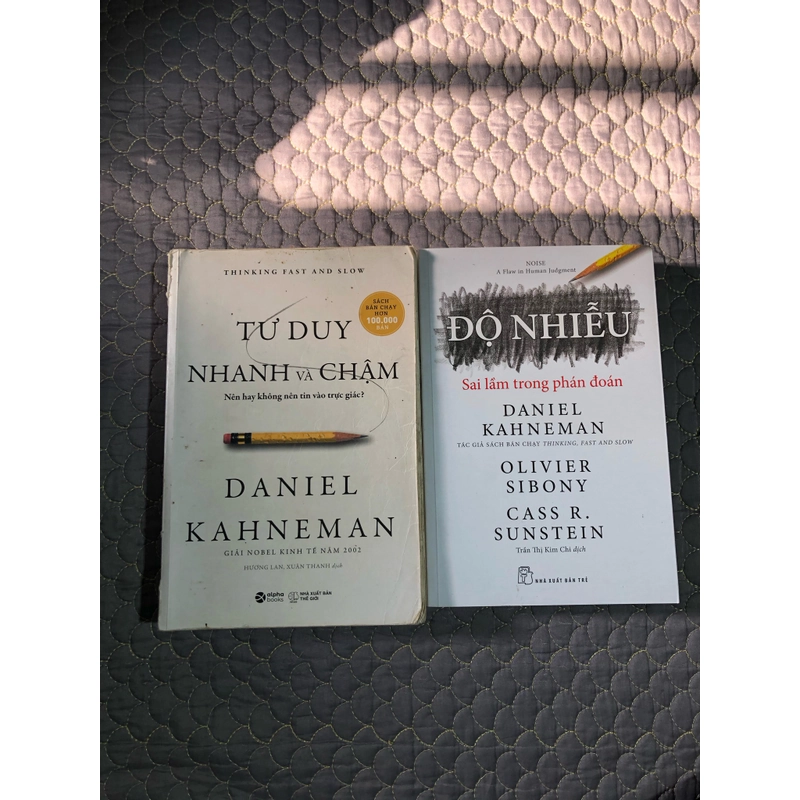 BỘ 2 CUỐN : TƯ DUY NHANN VÀ CHẬM & ĐỘ NHIỀU tác giả : Daniel kahneman 471721