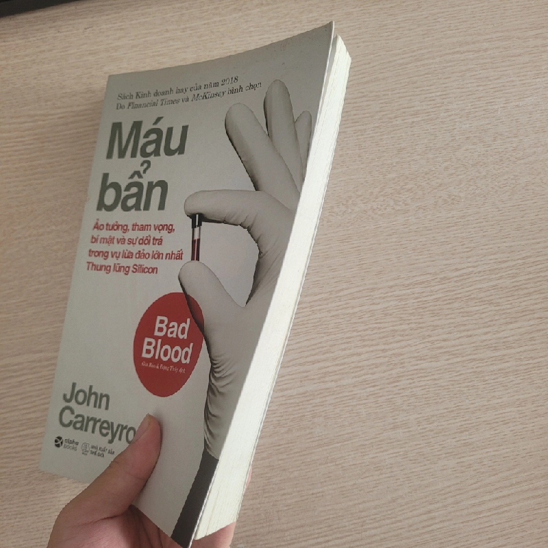 Máu bẩn - John Carreyrou 538564