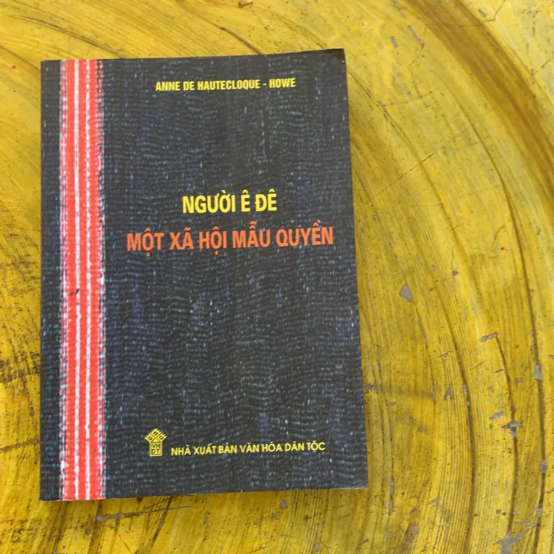  NGƯỜI Ê ĐÊ MỘT XÃ HỘI MẪU QUYỀN - ANNE DE HAUTECLOQUE-HOWE  790219