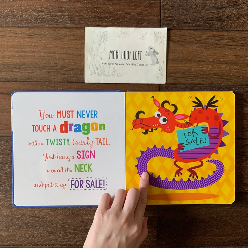 Sách ngoại văn Never Touch a Dragon – Sách sờ chạm, Used 542236