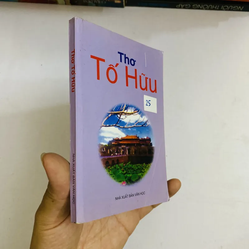 Thơ Tố Hữu - bản nhỏ bỏ túi 1044882