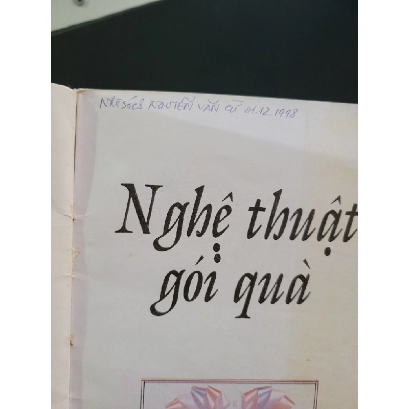 Nghệ thuật gói quà mới 80% bẩn bìa, ố nhẹ, có chữ viết 1996 Rosalind Burdett HCM3004 KỸ NĂNG 445591