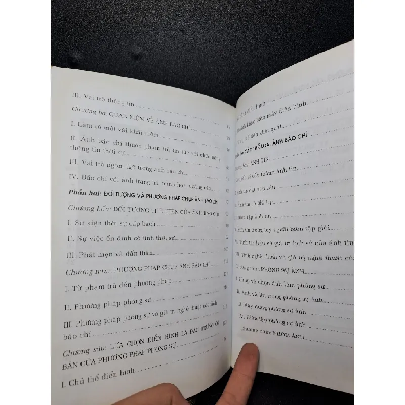 [59K/kg] Nghệ thuật của khoảnh khắc nhiếp ảnh 2012 Nguyễn Huy Hoàng mới 80% bị ố HCM2409 364363