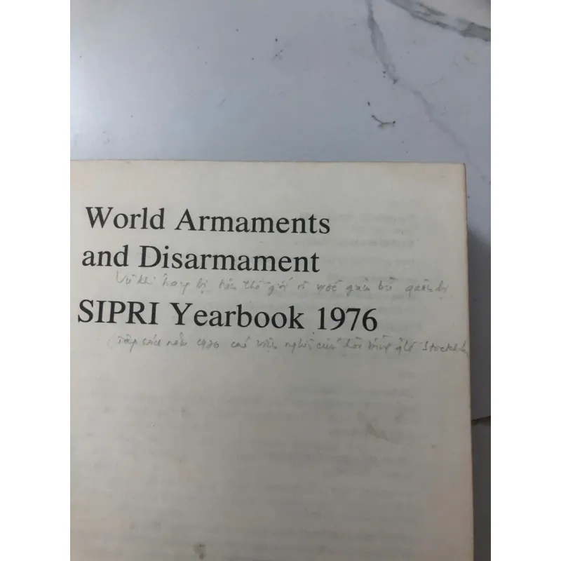 World Armaments and Disarmament: SIPRI Yearbook 1976 - Stockholm International 998455