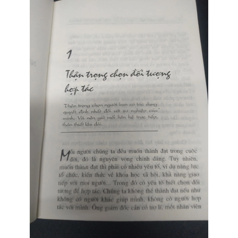 Chọn người hợp tác trong kinh doanh mới 80% bẩn bìa, ố nhẹ, ẩm 2002 HCM2811 Triệu Vĩ Lương MARKETING KINH DOANH 918385