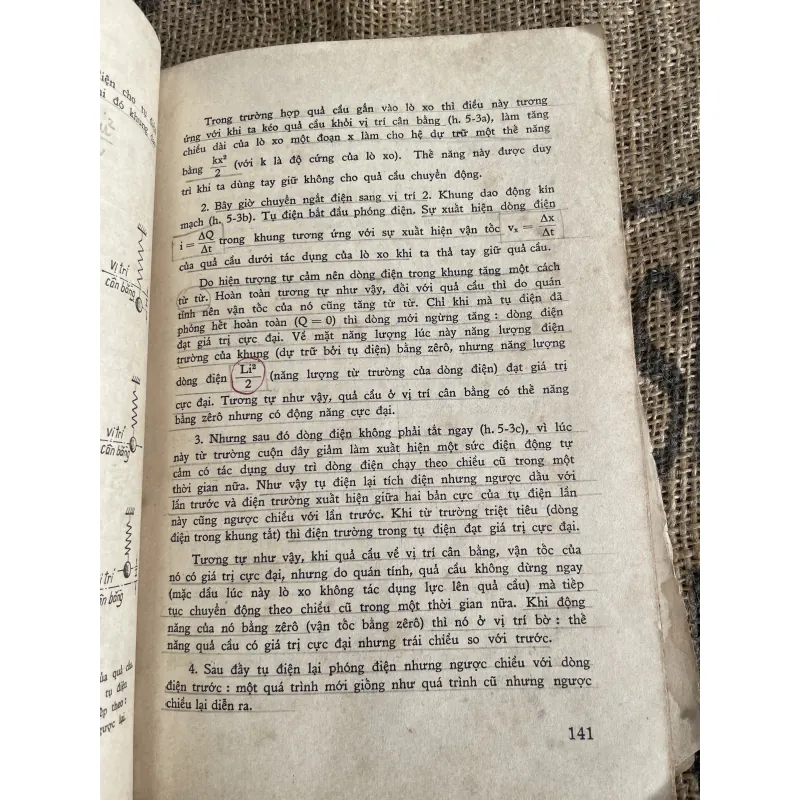 Vậy lý 12; sách giáo khoa xưa ;1974 1013295