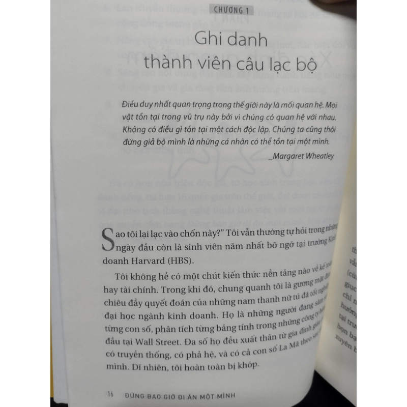 Đừng Bao Giờ Đi Ăn Một Mình" (Never Eat Alone) của tác giả Keith Ferrazzi và Tahl Raz 496660