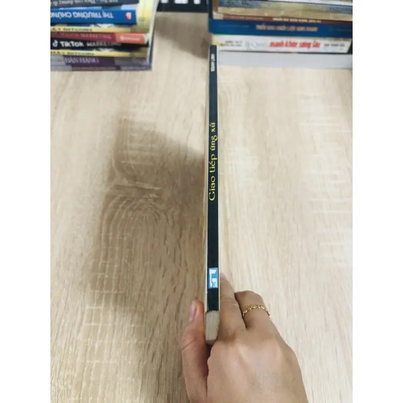 GIAO TIẾP ỨNG XỬ  1020295