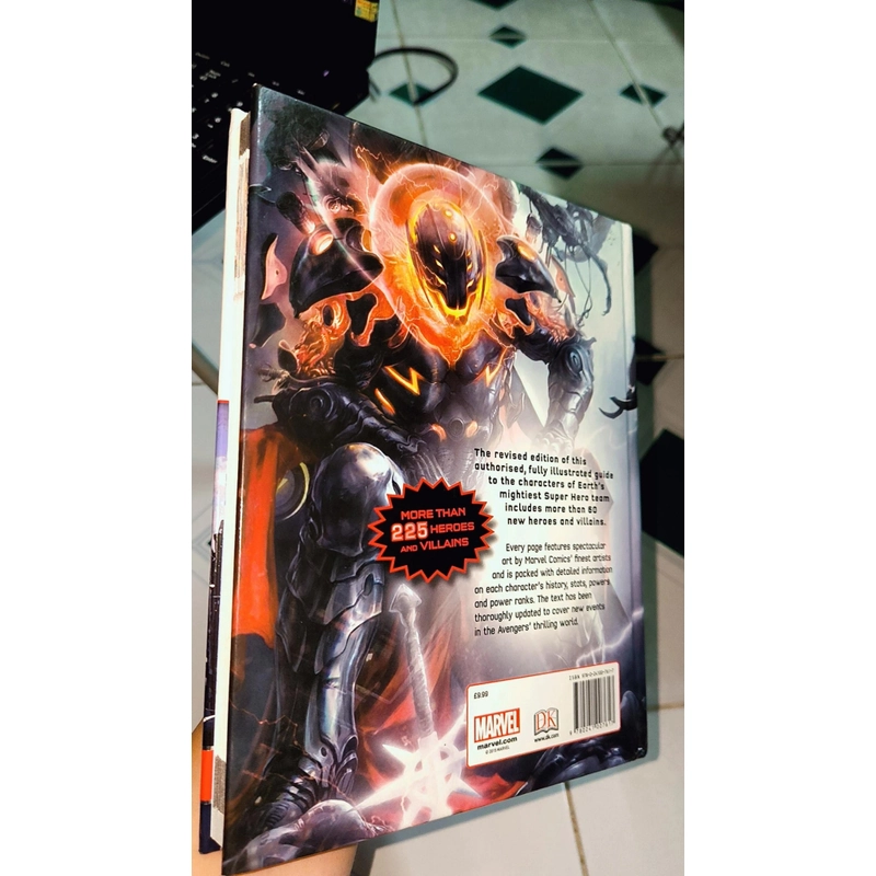 MARVEL AVENGERS - THE ULTIMATE CHARACTER GUIDE - Updated and expanded (DK) 470328