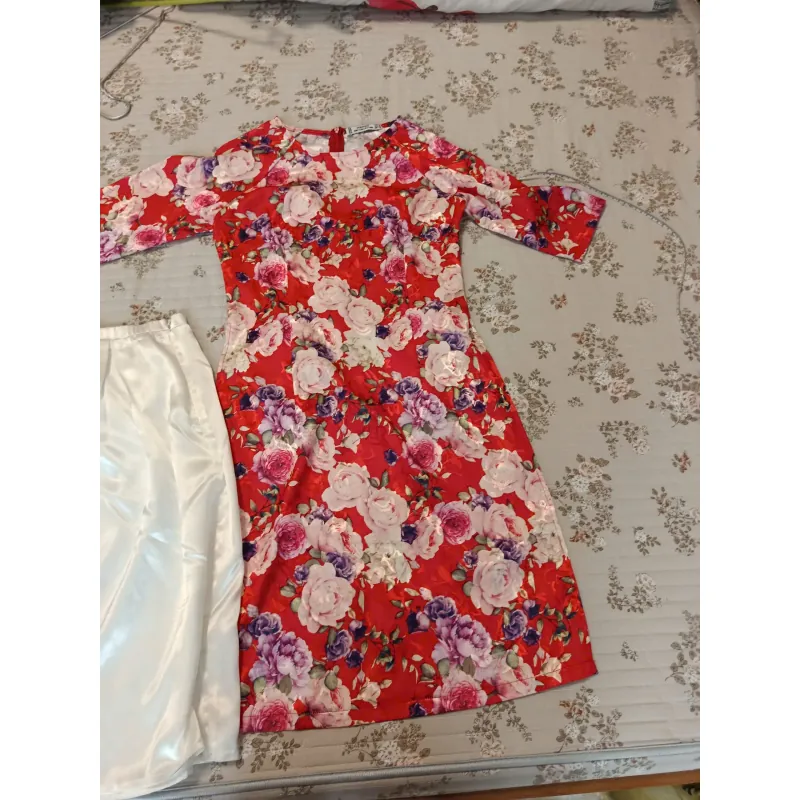 Áo dài kèm chân váy trắng size M 1022436