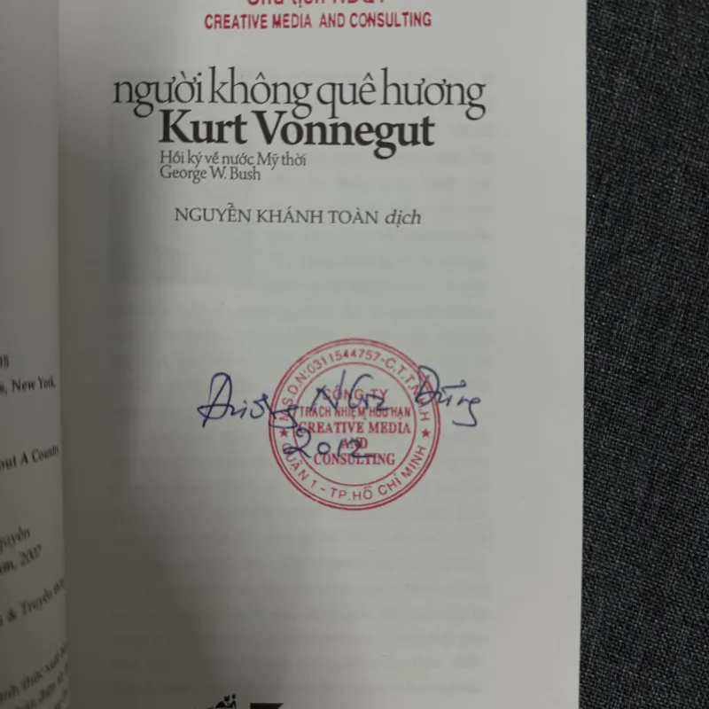 Người không quê hương: Hồi ký về nước Mỹ thời George W. Bush - Kurt Vonnegut 925886