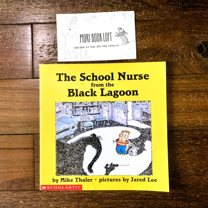 Set 2 cuốn sách ngoại văn Black Lagoon, Used, Bìa mềm, minh họa đẹp, printed 1995 492661