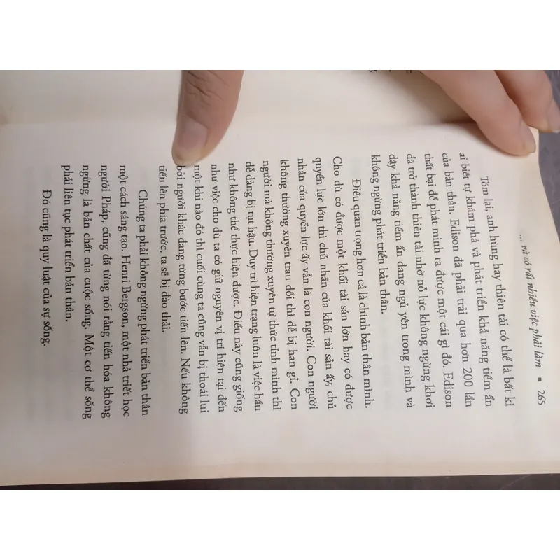 Thế giới quả là rộng lớn và có rất nhiều việc phải làm - Sách cũ 643011