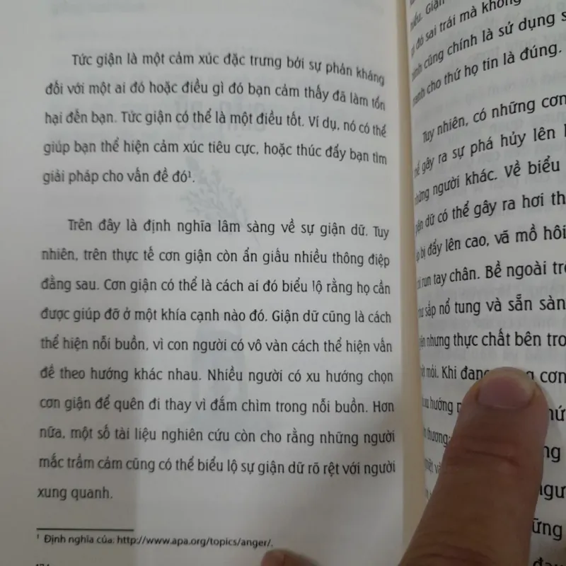 Tản văn- Ai cũng có một khoảng trời dấu kín. Tg Nguyễn Khánh Linh 935341