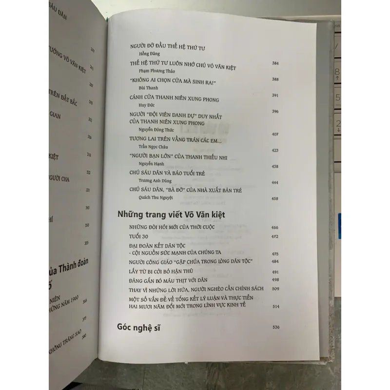 VÕ VĂN KIỆT NGƯỜI THẮP LỬA - NHIỀU TÁC GIẢ 699564