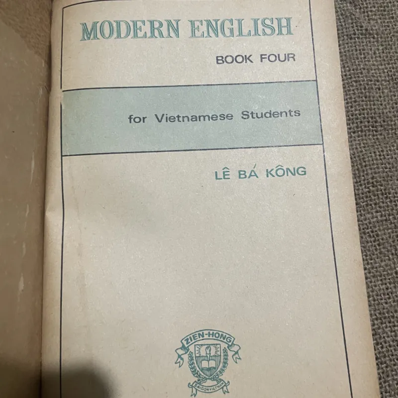 MODERN ENGLISH BOOK FOUR - for Vietnamese Students - LÊ BÁ KÔNG 747344