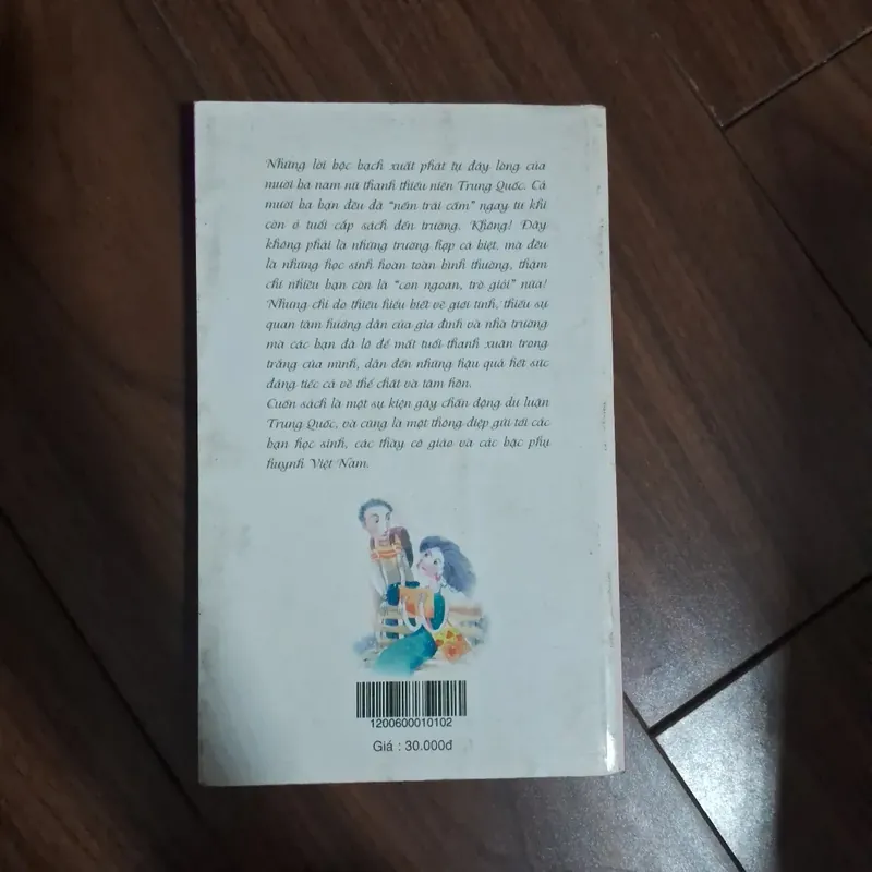 Hoa hồng giấu trong cặp sách  706607