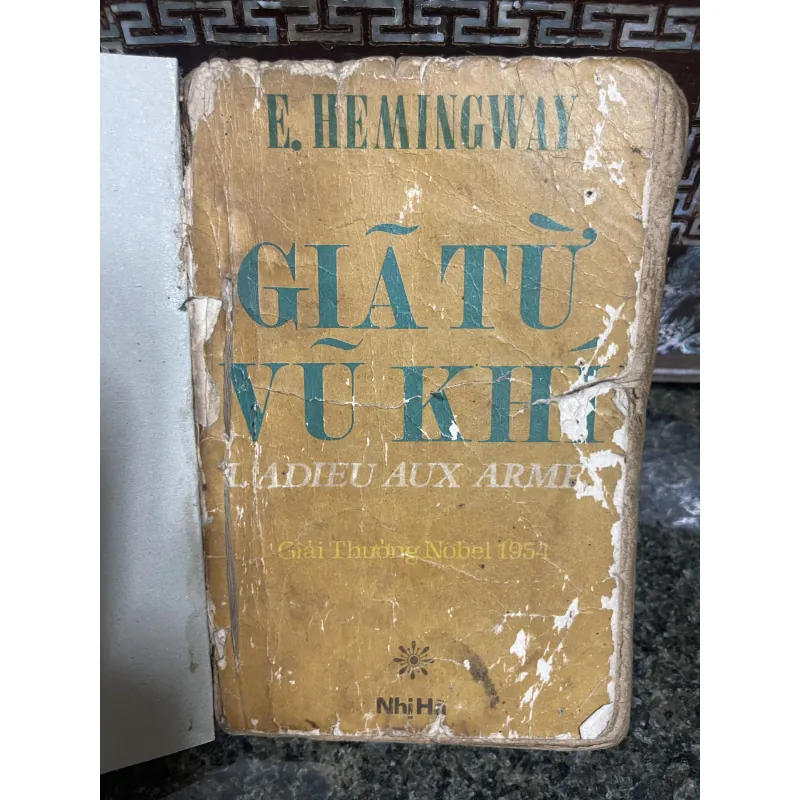 Giã từ vũ khí E. Hemingway XB 1-1975 787244