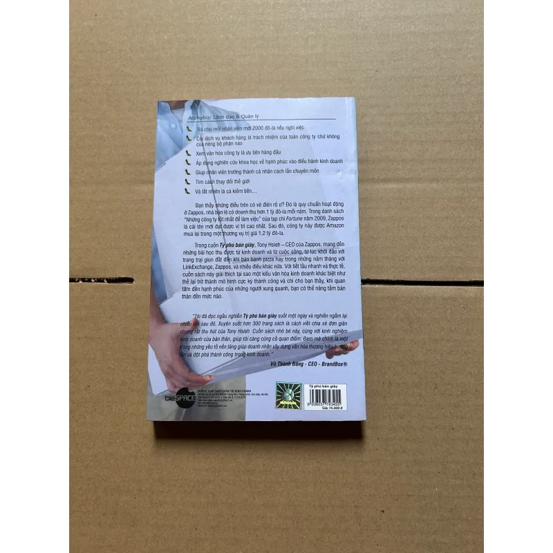 Tỷ phú bán giày 995591