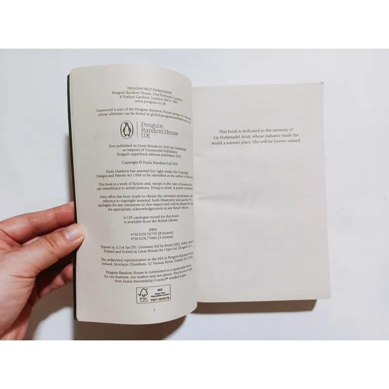 A Slow Fire Burning - Paula Hawkins 930983