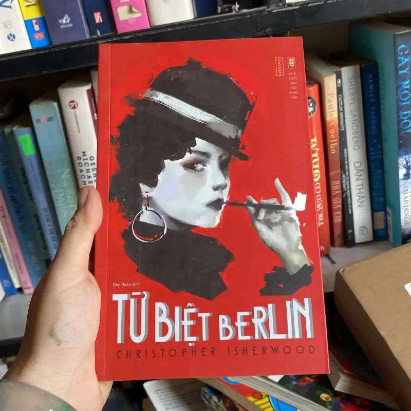 Từ Biệt Berlin" của tác giả Christopher Isherwood 996469
