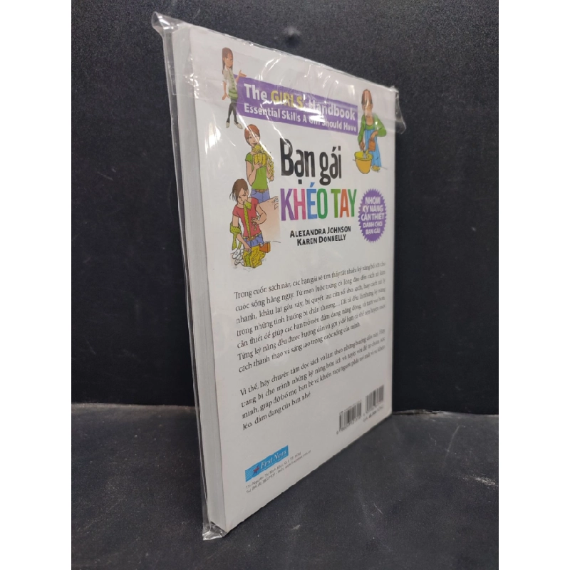 [Phiên Chợ Sách Cũ] Bạn Gái Khéo Tay - The Girls' Handbook Essential Skills A Girl Should Have Alexandra Johnson Karen Donnelly 2303 419588