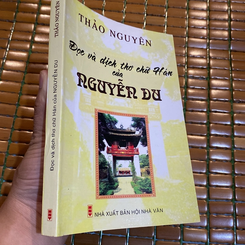 Đọc và dịch thơ chữ Hán của Nguyễn Du, xuất bản năm 2007 476807