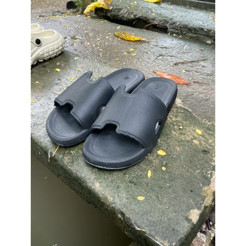 Dép quai ngang nguyên khối màu đen size 41 607807