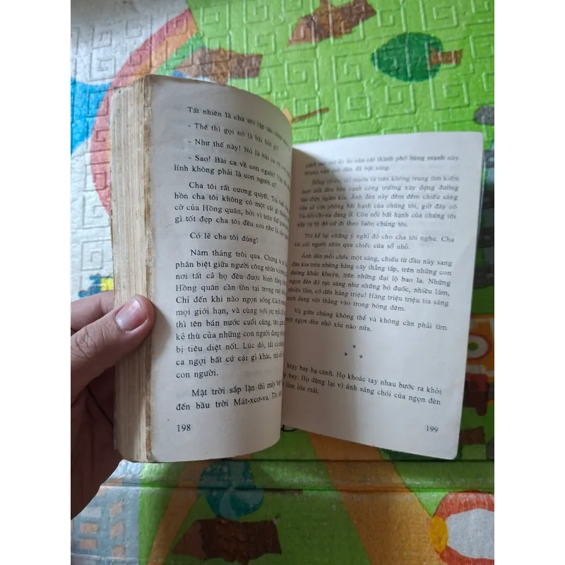 Số phận chú bé đánh trống 977526