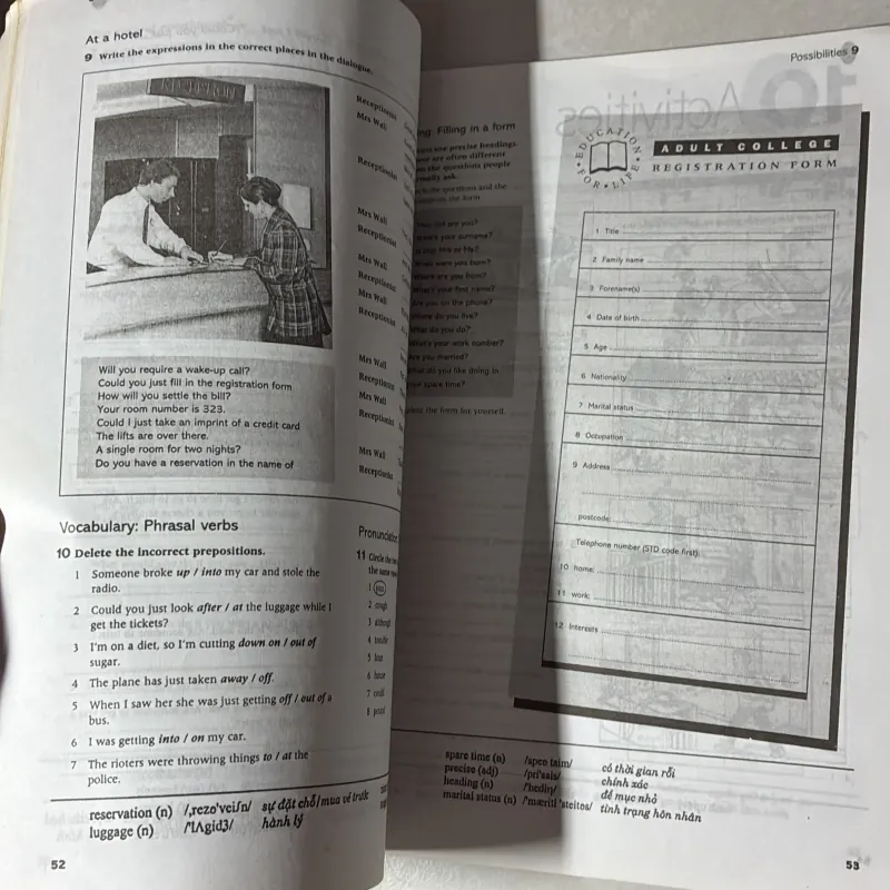 Pre-itermediate student’s book & workbook 796257