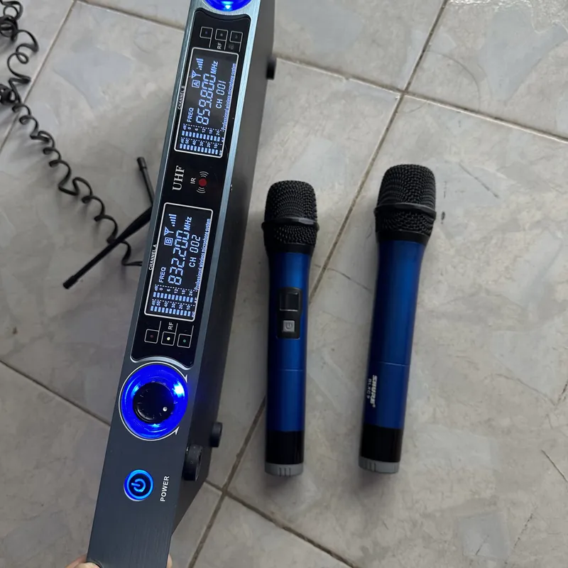 Bộ thu micro không dây Shure BLXC 9 mất nắp trên còn nguồn ( Tù mù ) 604671