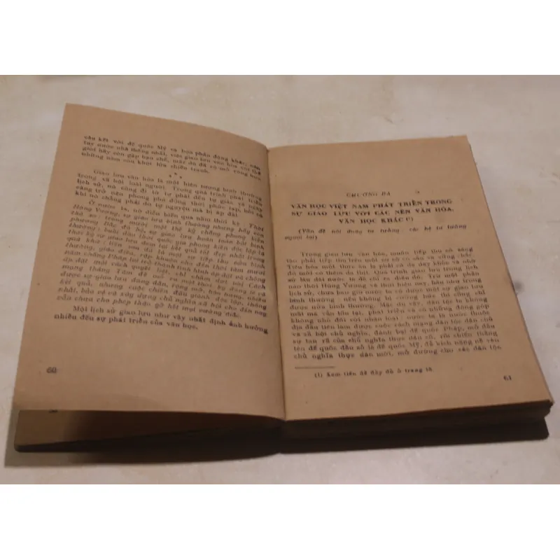 Đặc điểm lịch sử văn học Việt Nam 994256