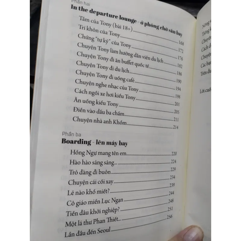 Trên đường băng của tác giả Tony Buổi Sáng.  703744