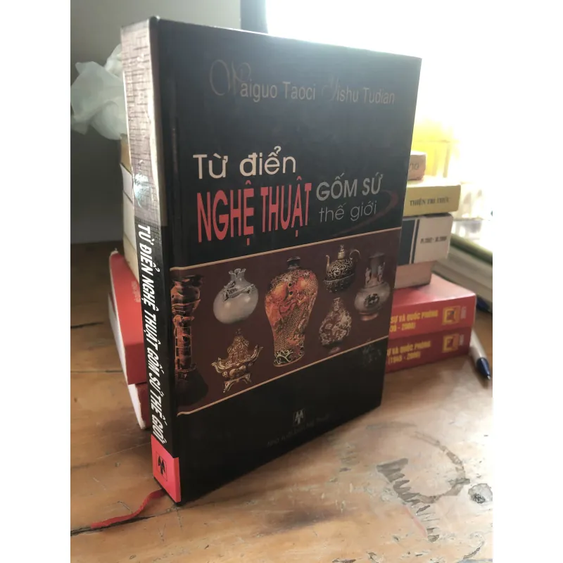 Từ điển nghệ thuật gốm sứ thế giới 1021482