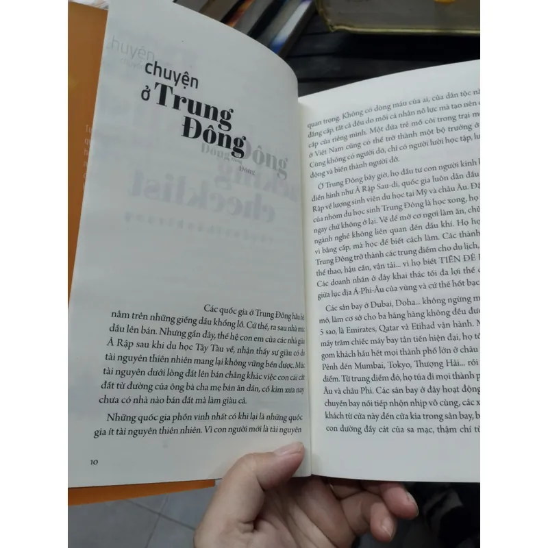 Trên đường băng của tác giả Tony Buổi Sáng.  703744